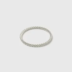Syster P Tiny Twisted Ring Silver